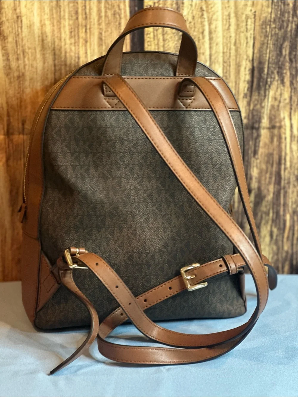 Michael Kors signature mk